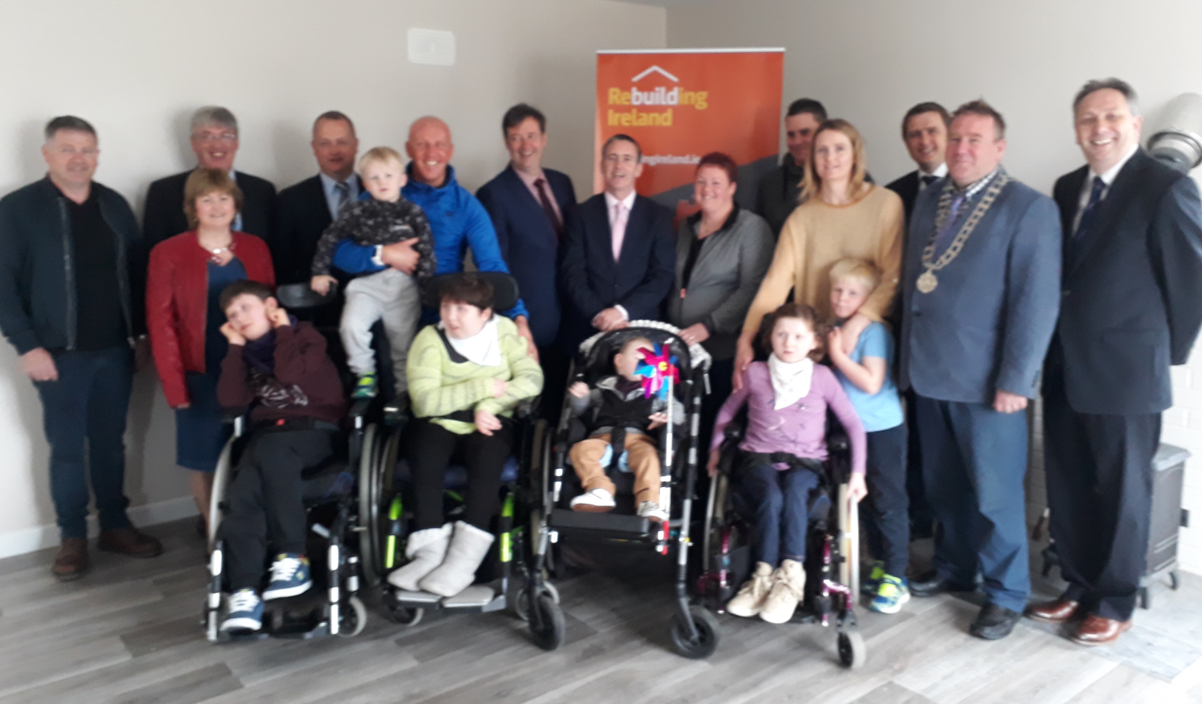 You are currently viewing Housing Minister visits Oylegate village