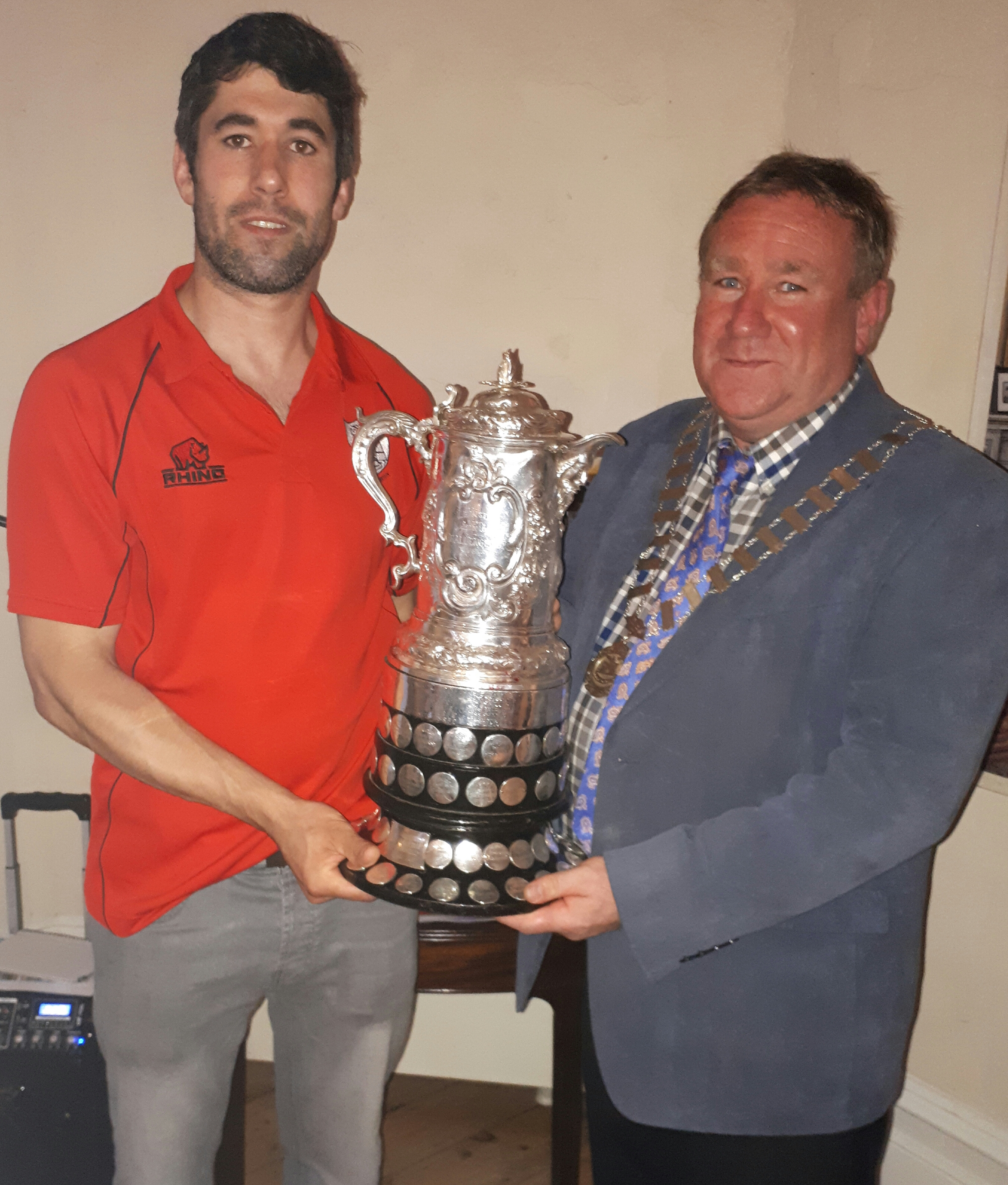 Read more about the article Council honours Enniscorthy rugby heroes