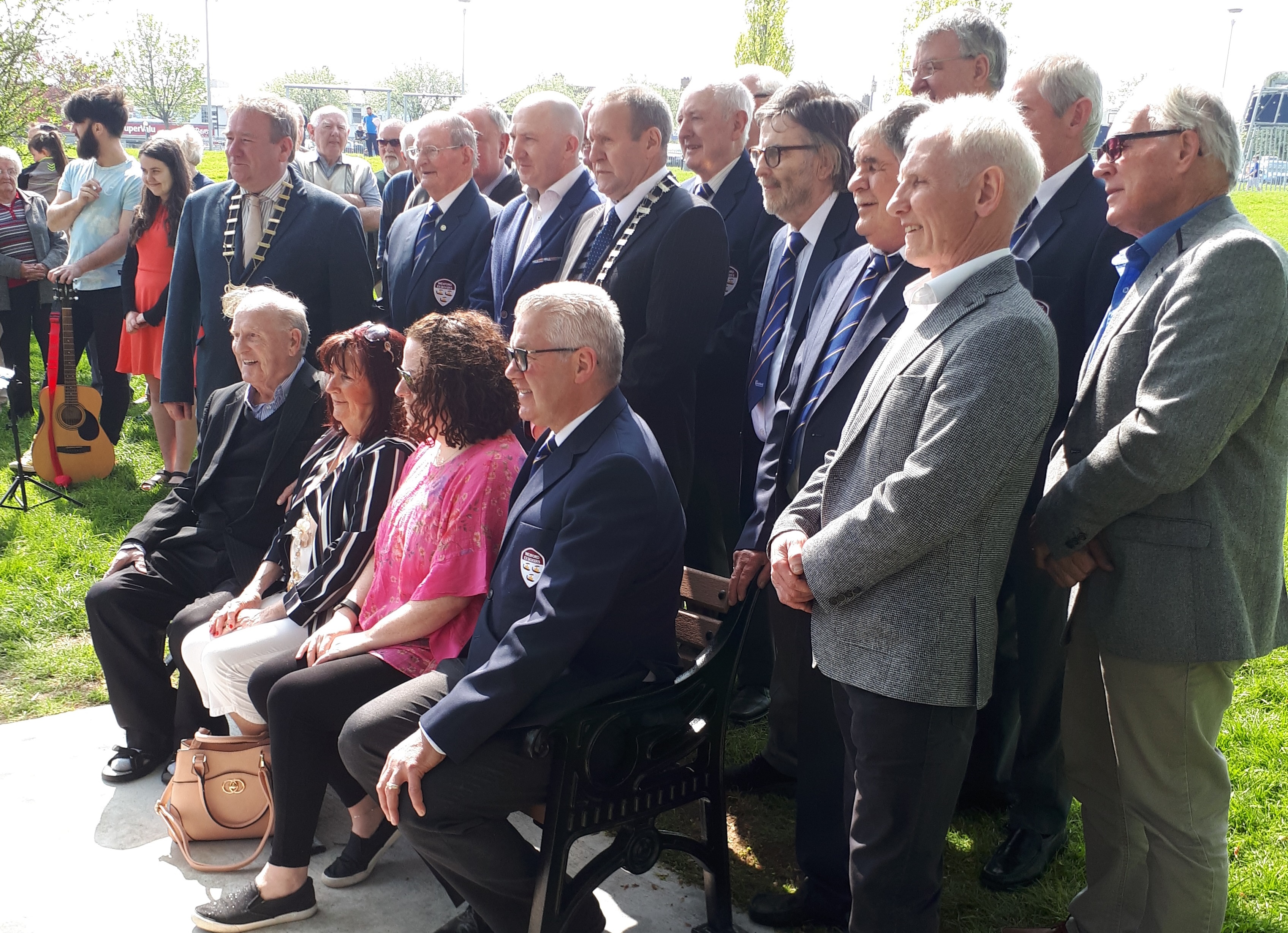 Read more about the article Boxing legend Bernard Dunne bench unveiled