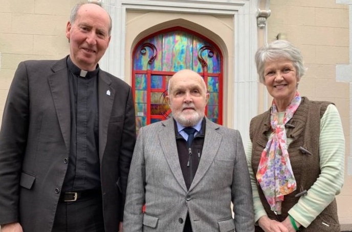 Read more about the article Tributes paid to legendary broadcaster Cecil Riddall