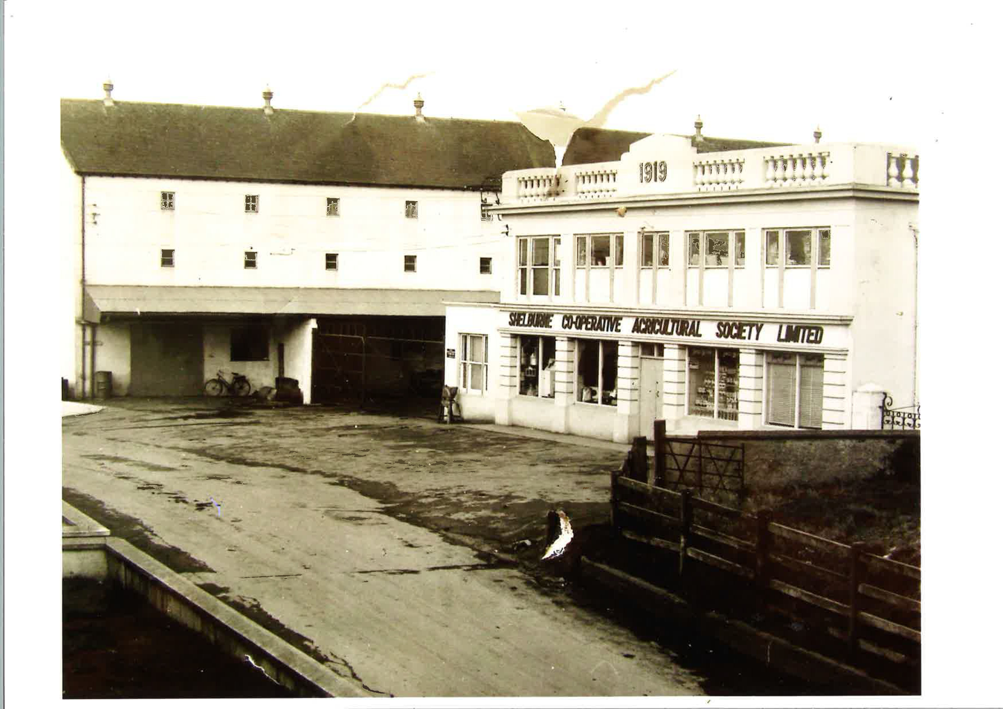 Read more about the article Co-Op celebrates a centenary in Campile