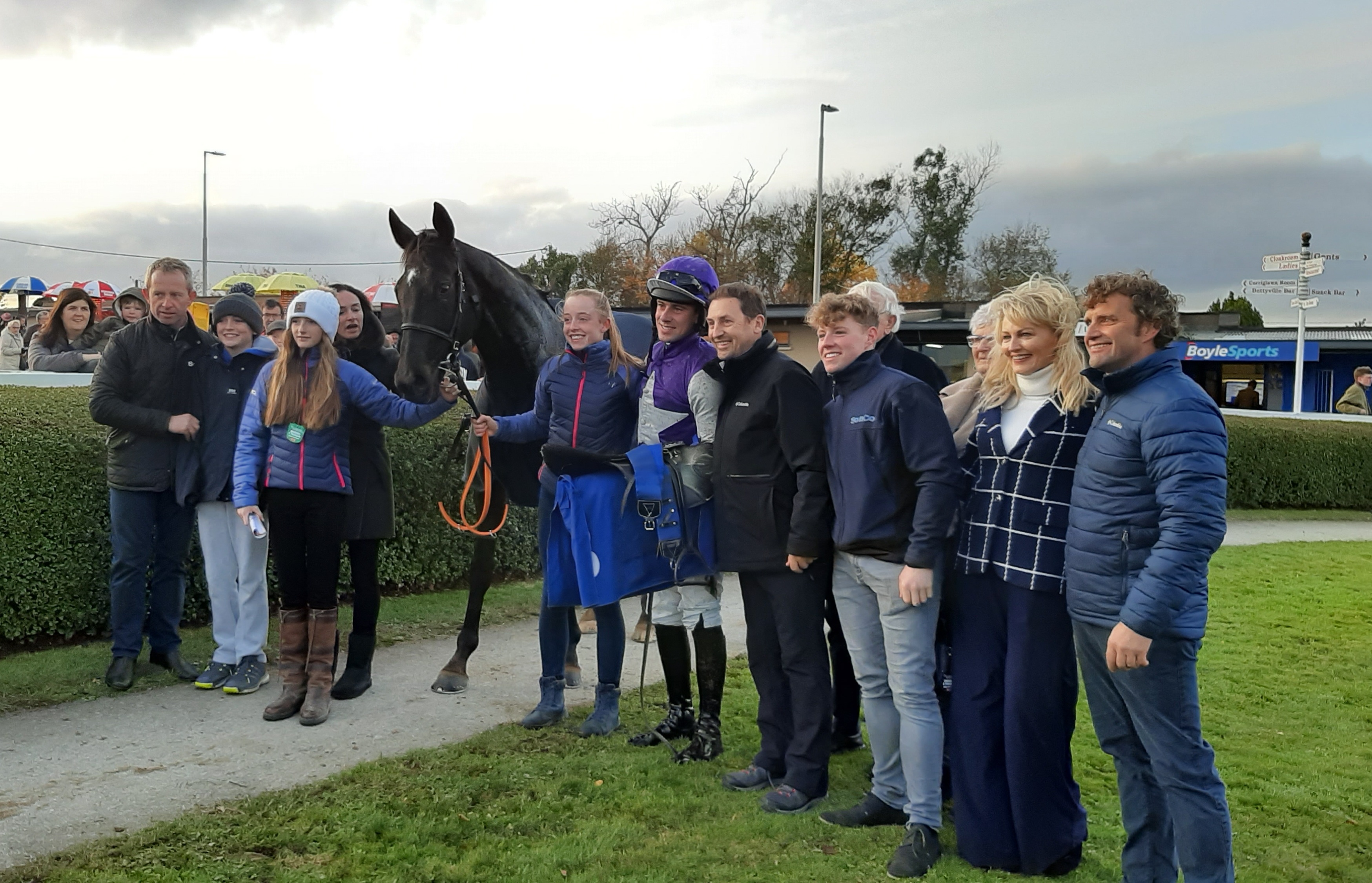 Read more about the article Locals dominate day two of Wexford races