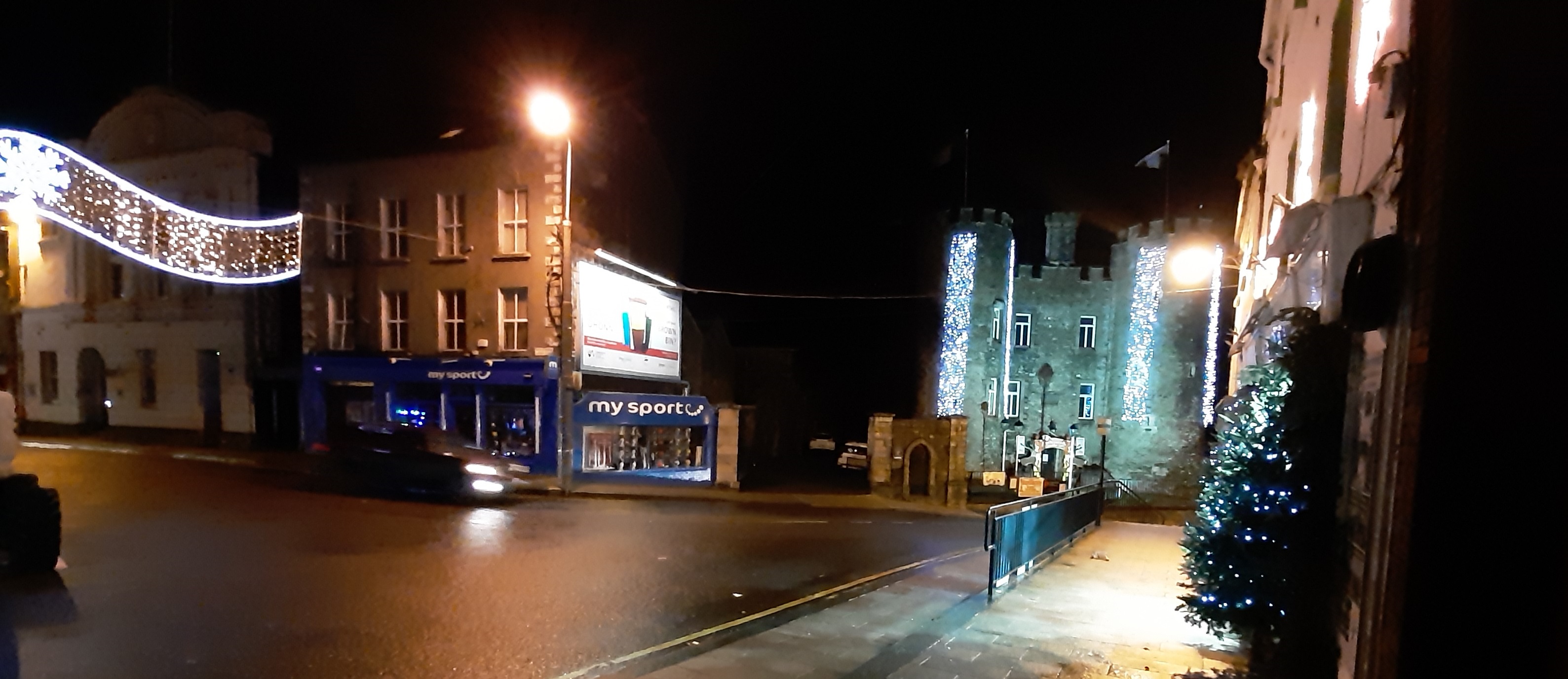 Read more about the article Enniscorthy switches on to a bright Christmas