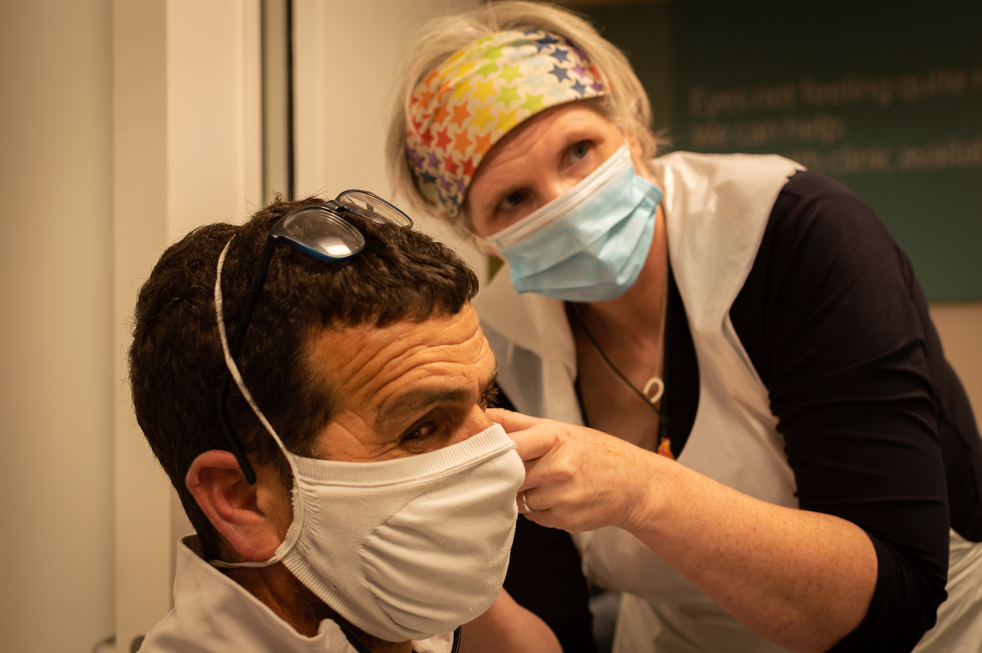 Read more about the article Specsavers Wexford Gives Gift of Hearing to Syrian Refugee